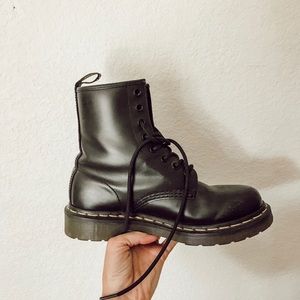 DR MARTEN classic matte boots